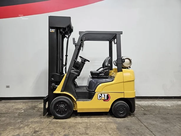 2021 Caterpillar 2C5000 with a 2.5ton capacity and a 4-stage mast