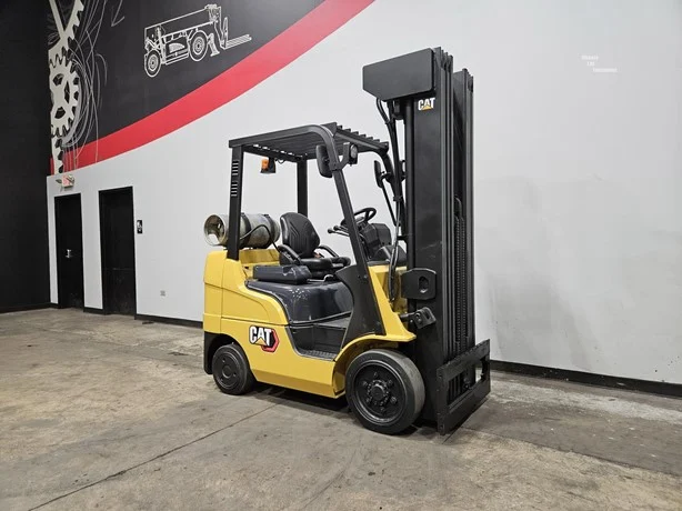 2021 Caterpillar 2C5000 with a 2.5ton capacity and a 4-stage mast - Image 6
