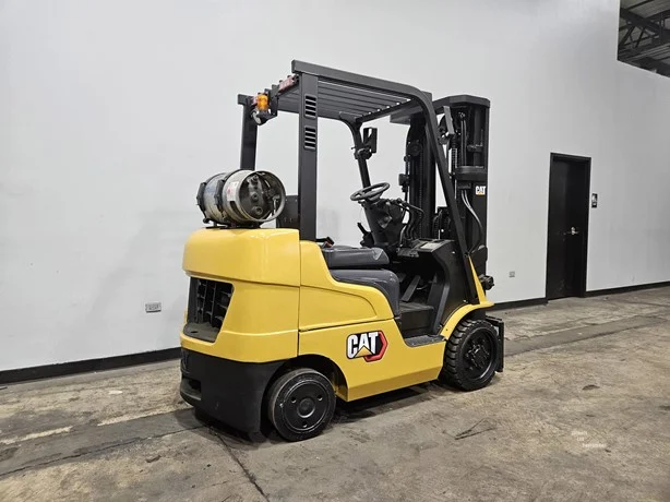 2018 Caterpillar 2C5000 with a 3-stage mast - Image 4