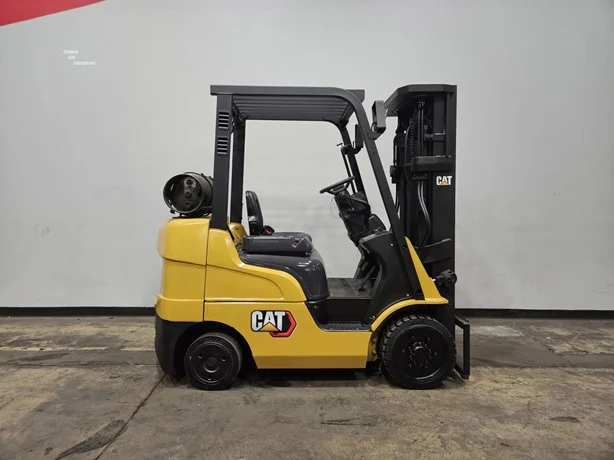 2018 Caterpillar 2C5000 with a 3-stage mast - Image 5