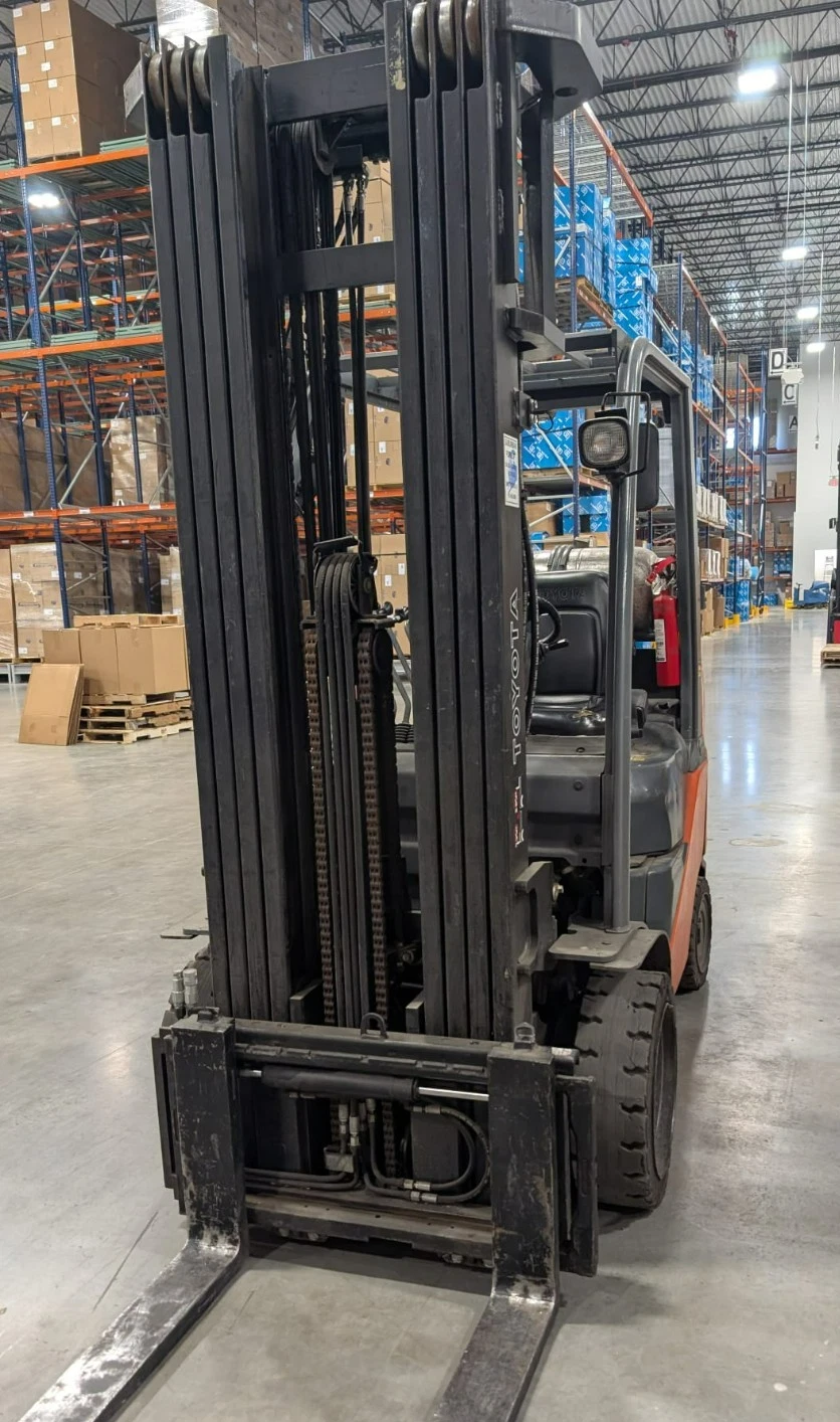 Toyota 8FGU25 5000lb Reconditioned Propane Forklift Quad Mast 4 function - Image 3