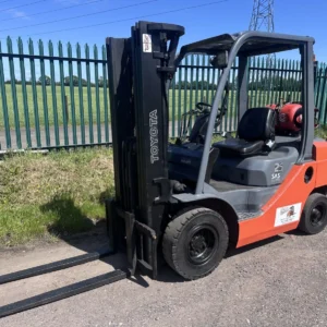 Toyota 2.5 tonne 8series LPG container spec forklift